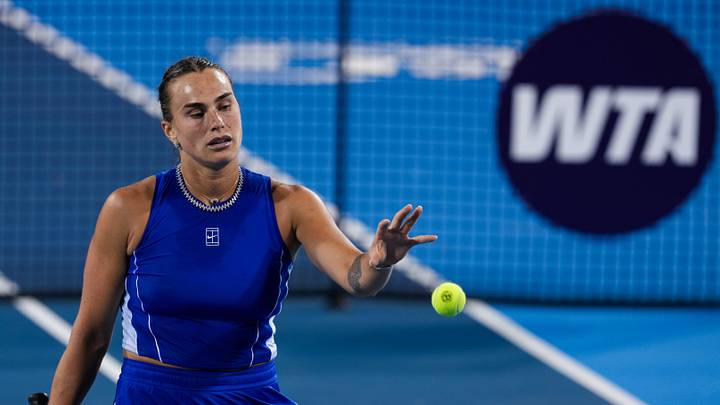 Aug 19, 2026; Mason, OH, USA; Aryna Sabalenka prepares to serve against Sara Bejlek (CZE) during the Cincinnati Open at Lindner Family Tennis Center. Mandatory Credit: Aaron Doster-Imagn Images Aug 19, 2026; Mason, OH, USA; Aryna Sabalenka prepares to serve against Sara Bejlek (CZE) during the Cincinnati Open at Lindner Family Tennis Center. Mandatory Credit: Aaron Doster-Imagn Images