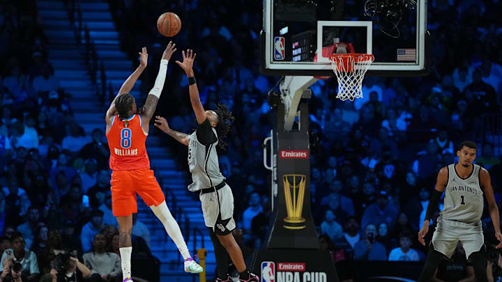 Dec 13, 2025; Las Vegas, Nevada, USA; Oklahoma City Thunder guard Jalen Williams (8) shoots over San Antonio Spurs guard Stephon Castle (5) during the fourth quarter at T-Mobile Arena. Mandatory Credit: Kirby Lee-Imagn Images Dec 13, 2025; Las Vegas, Nevada, USA; Oklahoma City Thunder guard Jalen Williams (8) shoots over San Antonio Spurs guard Stephon Castle (5) during the fourth quarter at T-Mobile Arena. Mandatory Credit: Kirby Lee-Imagn Images