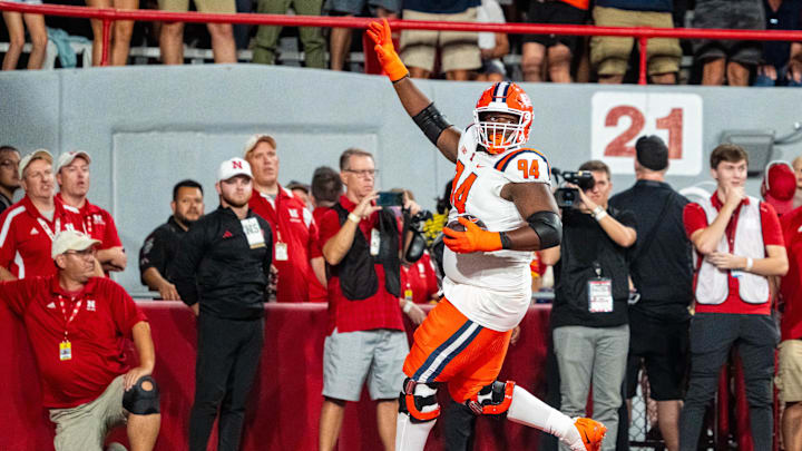 Sep 20, 2024; Lincoln, Nebraska, USA; Illinois Fighting Illini offensive lineman Brandon Henderson (94) scores a touchdown against the Nebraska Cornhuskers during the fourth quarter at Memorial Stadium. Mandatory Credit: Dylan Widger-Imagn Images