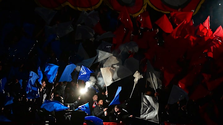 The Parisian fans celebrated with the players the victory in the classic against Marseille.