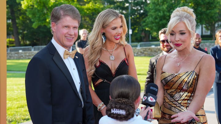 Jun 13, 2024; Kansas City, MO, USA; Kansas City Chiefs Clark Hunt, daughter Gracie and wife Tavia Shackles speak with fashion influencer Taylen Biggs on the red carpet at the Nelson-Atkins Museum of Art. Jun 13, 2024; Kansas City, MO, USA; Kansas City Chiefs Clark Hunt, daughter Gracie and wife Tavia Shackles speak with fashion influencer Taylen Biggs on the red carpet at the Nelson-Atkins Museum of Art.