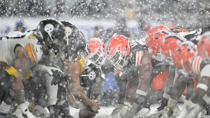 Pittsburgh Steelers v Cleveland Browns