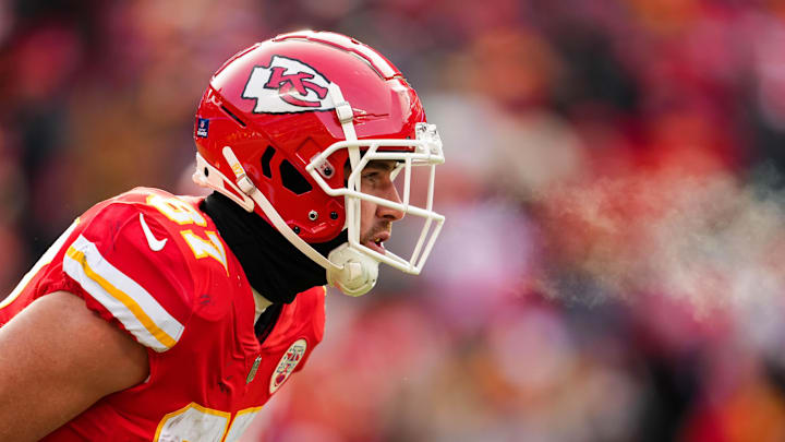 Dec 24, 2022; Kansas City, Missouri, USA; Kansas City Chiefs tight end Travis Kelce (87) gets set before the snap against the Seattle Seahawks during the second half at GEHA Field at Arrowhead Stadium. Mandatory Credit: Jay Biggerstaff-Imagn Images Dec 24, 2022; Kansas City, Missouri, USA; Kansas City Chiefs tight end Travis Kelce (87) gets set before the snap against the Seattle Seahawks during the second half at GEHA Field at Arrowhead Stadium. Mandatory Credit: Jay Biggerstaff-Imagn Images
