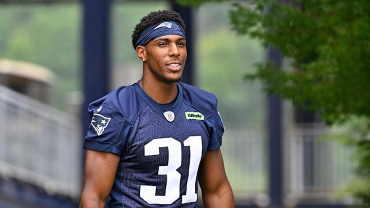 Jun 9, 2025; Foxborough, MA, USA; New England Patriots safety Craig Woodson (31) walks to the practice fields at Gillette Stadium. Mandatory Credit: Eric Canha-Imagn Images Jun 9, 2025; Foxborough, MA, USA; New England Patriots safety Craig Woodson (31) walks to the practice fields at Gillette Stadium. Mandatory Credit: Eric Canha-Imagn Images