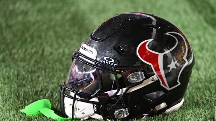 Aug 9, 2024; Pittsburgh, Pennsylvania, USA; A Houston Texans helmet sits on the sidelines during the 4th quarter against the Pittsburgh Steelers at Acrisure Stadium. Mandatory Credit: Barry Reeger-Imagn Images Aug 9, 2024; Pittsburgh, Pennsylvania, USA; A Houston Texans helmet sits on the sidelines during the 4th quarter against the Pittsburgh Steelers at Acrisure Stadium. Mandatory Credit: Barry Reeger-Imagn Images
