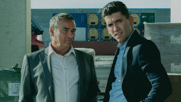MANO DE HIERRO (L to R) EDUARDO FERNáNDEZ as JOAQUíN, JAIME LORENTE as NéSTOR in EPISODE 01 of MANO DE HIERRO. Cr. SOPHIE KOEHLER/NETFLIX © 2022