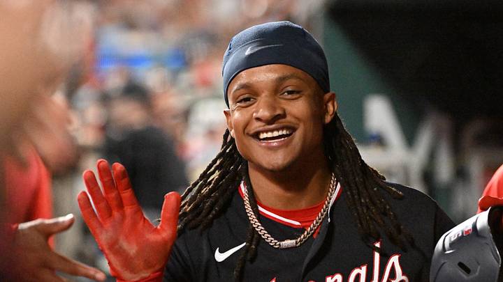 Sep 18, 2026; St. Louis, Missouri, USA; Washington Nationals shortstop CJ Abrams (5) is congratulated by teammates after scoring against the St. Louis Cardinals during and joining the 30-30 club the first inning at Busch Stadium. Mandatory Credit: Jeff Le-Imagn Images Sep 18, 2026; St. Louis, Missouri, USA; Washington Nationals shortstop CJ Abrams (5) is congratulated by teammates after scoring against the St. Louis Cardinals during and joining the 30-30 club the first inning at Busch Stadium. Mandatory Credit: Jeff Le-Imagn Images