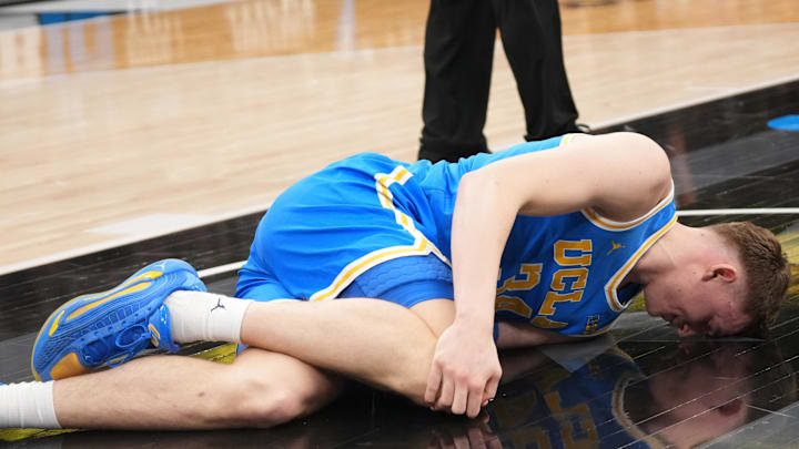 Mar 13, 2026; Chicago, IL, USA; UCLA Bruins forward Tyler Bilodeau (34) grabs his knee against the Michigan State Spartans during the first half at United Center. Mandatory Credit: David Banks-Imagn Images