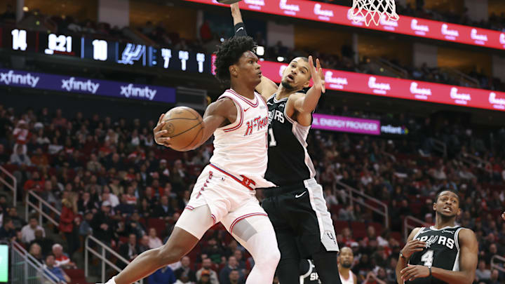 Jan 28, 2026; Houston, Texas, USA; Houston Rockets guard Amen Thompson (1) passes the ball around San Antonio Spurs forward Victor Wembanyama (1) during the first quarter at Toyota Center. Mandatory Credit: Troy Taormina-Imagn Images Jan 28, 2026; Houston, Texas, USA; Houston Rockets guard Amen Thompson (1) passes the ball around San Antonio Spurs forward Victor Wembanyama (1) during the first quarter at Toyota Center. Mandatory Credit: Troy Taormina-Imagn Images