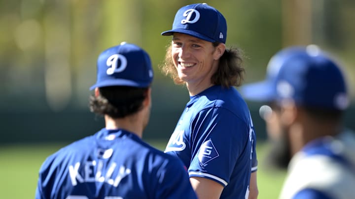 Feb 17, 2024; Glendale, AZ, USA; Los Angeles Dodgers starting pitcher Tyler Glasnow (31) talks with relief pitcher Joe Kelly (99) during spring training at Camelback Ranch. Mandatory Credit: Jayne Kamin-Oncea-Imagn Images Feb 17, 2024; Glendale, AZ, USA; Los Angeles Dodgers starting pitcher Tyler Glasnow (31) talks with relief pitcher Joe Kelly (99) during spring training at Camelback Ranch. Mandatory Credit: Jayne Kamin-Oncea-Imagn Images