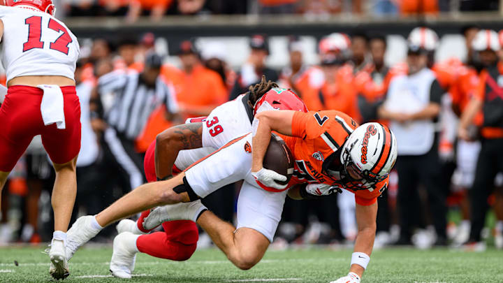 Sep 6, 2025; Corvallis, Oregon, USA; Oregon State Beavers wide receiver Trent Walker (7) with a reception tacked by Fresno State Bulldogs defensive back Jaden Carrillo (29) during the first quarter at Reser Stadium. Mandatory Credit: Craig Strobeck-Imagn Images Sep 6, 2025; Corvallis, Oregon, USA; Oregon State Beavers wide receiver Trent Walker (7) with a reception tacked by Fresno State Bulldogs defensive back Jaden Carrillo (29) during the first quarter at Reser Stadium. Mandatory Credit: Craig Strobeck-Imagn Images