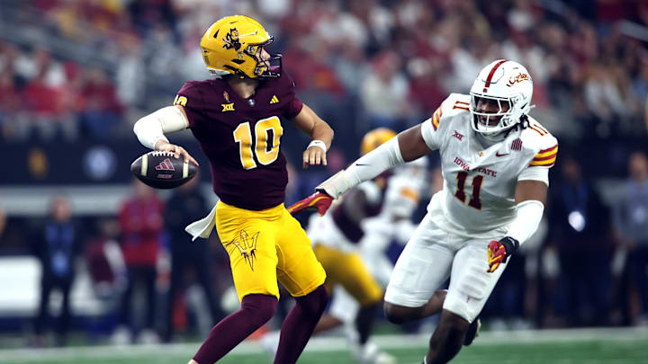 Dec 7, 2024; Arlington, TX, USA; Arizona State Sun Devils quarterback Sam Leavitt (10) throws a pass against Iowa State Cyclones defensive end Tyler Onyedim (11) in the second quarter at AT&T Stadium. Mandatory Credit: Tim Heitman-Imagn Images Dec 7, 2024; Arlington, TX, USA; Arizona State Sun Devils quarterback Sam Leavitt (10) throws a pass against Iowa State Cyclones defensive end Tyler Onyedim (11) in the second quarter at AT&T Stadium. Mandatory Credit: Tim Heitman-Imagn Images