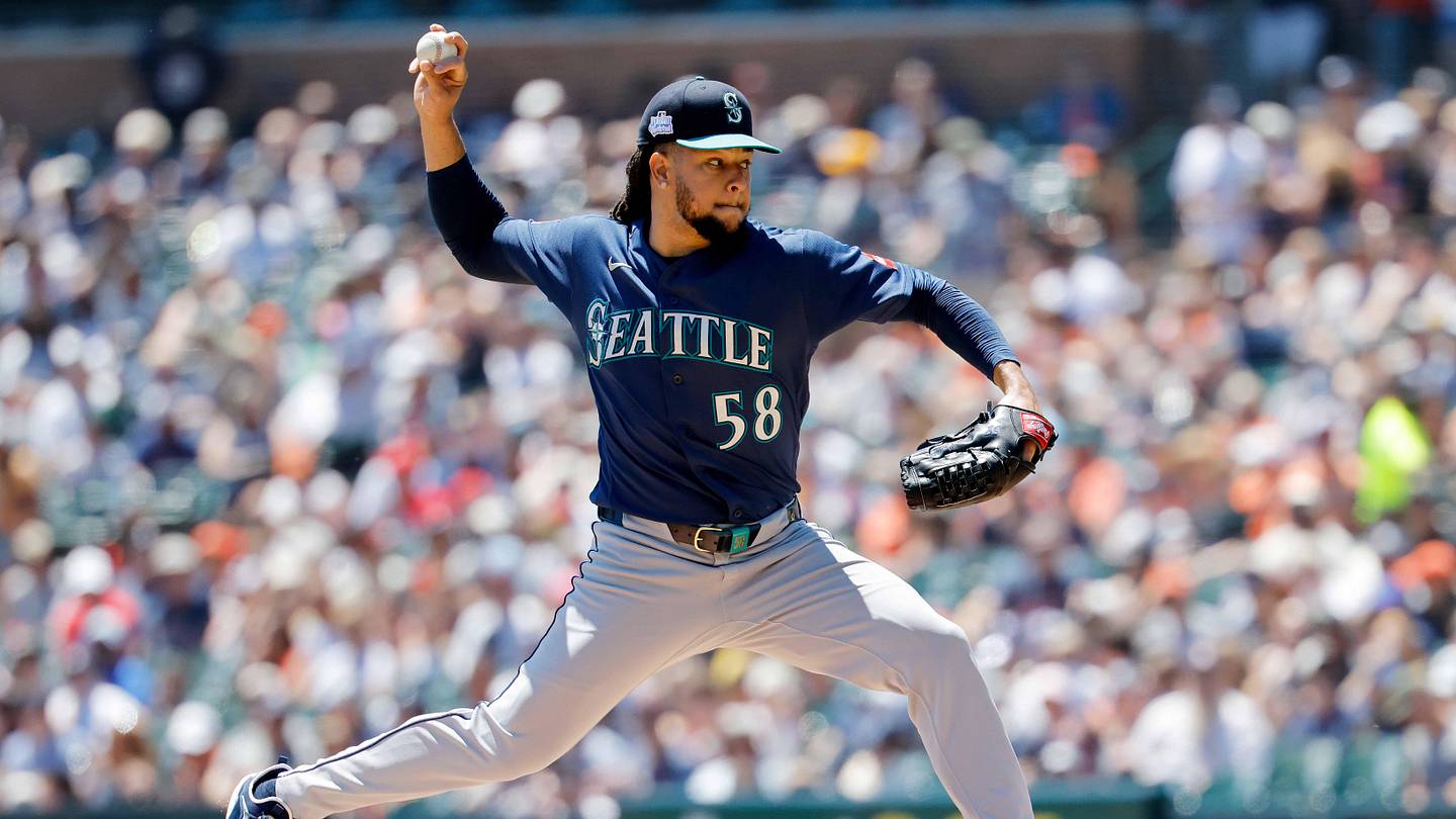 The Mariners Swap Luis Castillo For Sean Murphy In