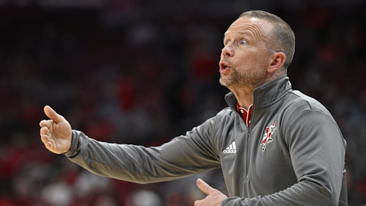 Dec 11, 2024; Louisville, Kentucky, USA;  Louisville Cardinals head coach Pat Kelsey calls out instructions during the first half against the UTEP Miners at KFC Yum! Center. 