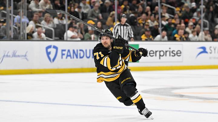 Sep 29, 2025; Boston, Massachusetts, USA; Boston Bruins left wing Viktor Arvidsson (71) in action during the first period against the Philadelphia Flyers at TD Garden. Mandatory Credit: Eric Canha-Imagn Images Sep 29, 2025; Boston, Massachusetts, USA; Boston Bruins left wing Viktor Arvidsson (71) in action during the first period against the Philadelphia Flyers at TD Garden. Mandatory Credit: Eric Canha-Imagn Images