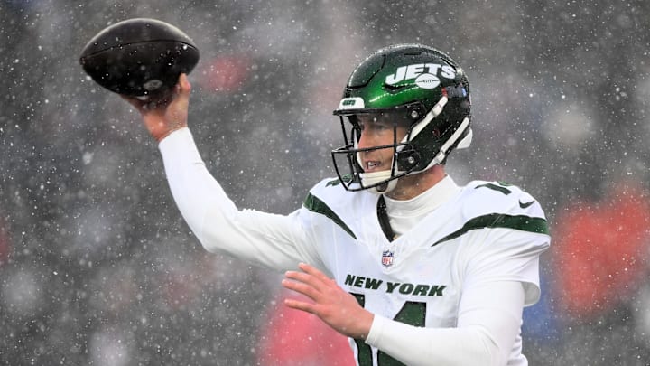 New York Jets quarterback Trevor Siemian throws the ball against the New England Patriots. Mandatory Credit: Brian Fluharty-Imagn Images New York Jets quarterback Trevor Siemian throws the ball against the New England Patriots. Mandatory Credit: Brian Fluharty-Imagn Images