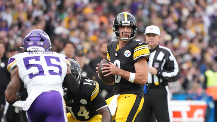 Sep 28, 2025; Dublin, Ireland; Pittsburgh Steelers quarterback Aaron Rodgers (8) throws the ball against Minnesota Vikings linebacker Eric Wilson (55) during an NFL International Series game at Croke Park. Mandatory Credit: Kirby Lee-Imagn Images