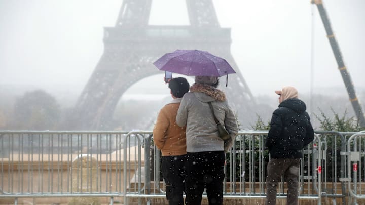 Snowfall in Paris