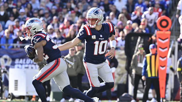 Nov 2, 2025; Foxborough, Massachusetts, USA; New England Patriots quarterback Drake Maye (10) hands the ball off to running back TreVeyon Henderson (32) during the first quarter at Gillette Stadium. Mandatory Credit: Eric Canha-Imagn Images
