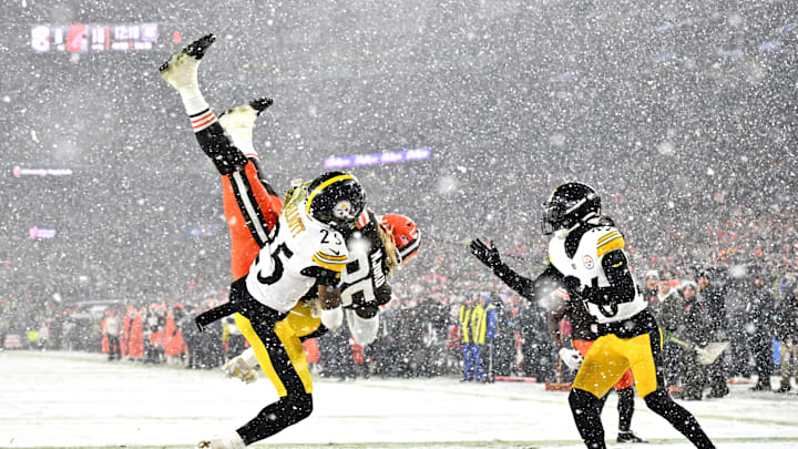 Pittsburgh Steelers v Cleveland Browns
