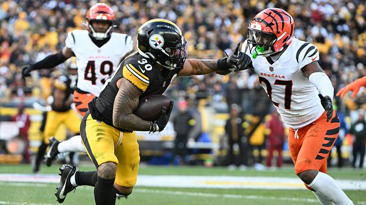 Nov 16, 2025; Pittsburgh, Pennsylvania, USA; Pittsburgh Steelers running back Jaylen Warren (30) runs with the ball against Cincinnati Bengals safety Jordan Battle (27) during the second half at Acrisure Stadium. Mandatory Credit: Barry Reeger-Imagn Images