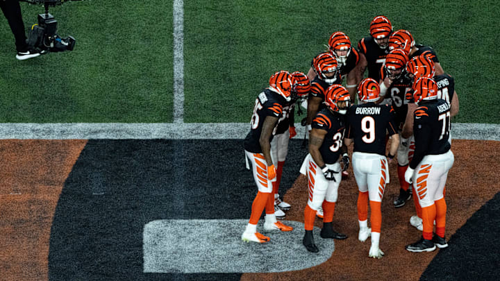 Cincinnati Bengals quarterback Joe Burrow (9) huddles with the offense in the first quarter of an