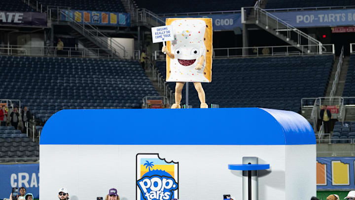 The Pop-Tarts Bowl will feature Iowa State taking on Miami, with the winner receiving a trophy that features a working toaster.