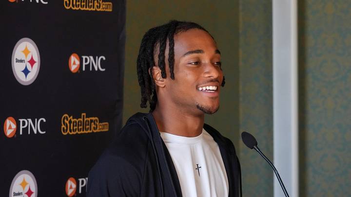 Pittsburgh Steelers wide receiver Calvin Austin III (19) Pittsburgh Steelers wide receiver Calvin Austin III (19)