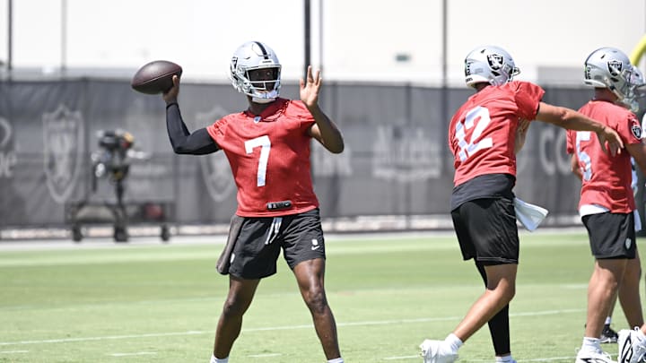 Jun 11, 2025; Henderson, NV, USA; Las Vegas Raiders quarterback Geno Smith (7) throws the ball during Las Vegas Raiders Minicamp at Intermountain Health Performance Center. Mandatory Credit: Candice Ward-Imagn Images Jun 11, 2025; Henderson, NV, USA; Las Vegas Raiders quarterback Geno Smith (7) throws the ball during Las Vegas Raiders Minicamp at Intermountain Health Performance Center. Mandatory Credit: Candice Ward-Imagn Images