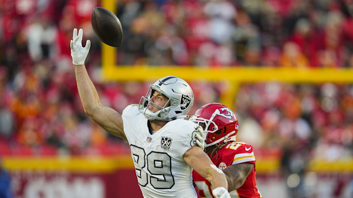 Nov 29, 2024; Kansas City, Missouri, USA; Las Vegas Raiders tight end Brock Bowers (89) is unable to make a catch against Kansas City Chiefs safety Justin Reid (20) during the second half at GEHA Field at Arrowhead Stadium. Mandatory Credit: Jay Biggerstaff-Imagn Images