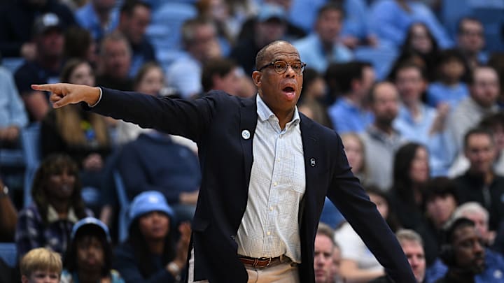 Hubert Davis on the sidelines
