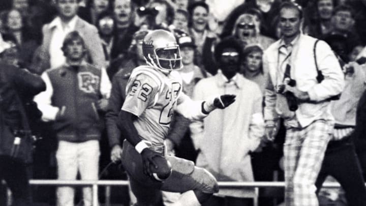 Jan 1, 1976; Los Angeles, CA, USA; FILE PHOTO; UCLA Bruins running back Wendell Tyler (22) runs with the ball against the Ohio State Buckeyes at the Rose Bowl. The Bruins beat the Buckeyes 23-10. Mandatory Credit: Malcolm Emmons-Imagn Images Jan 1, 1976; Los Angeles, CA, USA; FILE PHOTO; UCLA Bruins running back Wendell Tyler (22) runs with the ball against the Ohio State Buckeyes at the Rose Bowl. The Bruins beat the Buckeyes 23-10. Mandatory Credit: Malcolm Emmons-Imagn Images