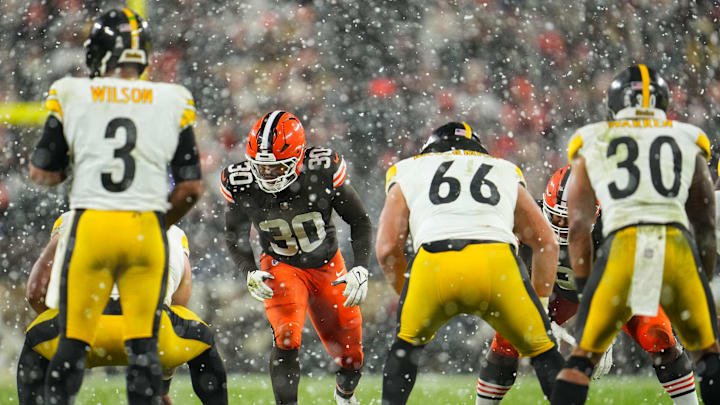 Pittsburgh Steelers v Cleveland Browns