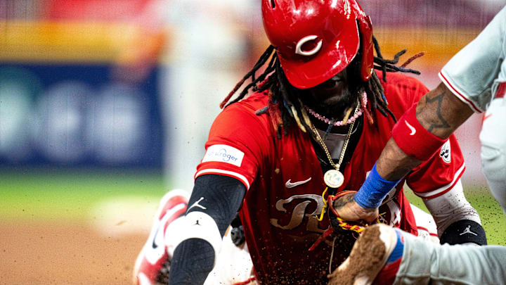 Cincinnati Reds shortstop Elly De La Cruz (44) steals third base as Philadelphia Phillies third base