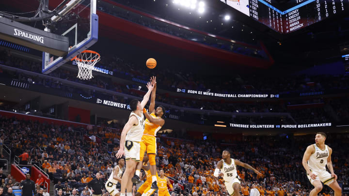 Mar 31, 2024; Detroit, MI, USA; Tennessee Volunteers forward Tobe Awaka (11) shoots the ball over