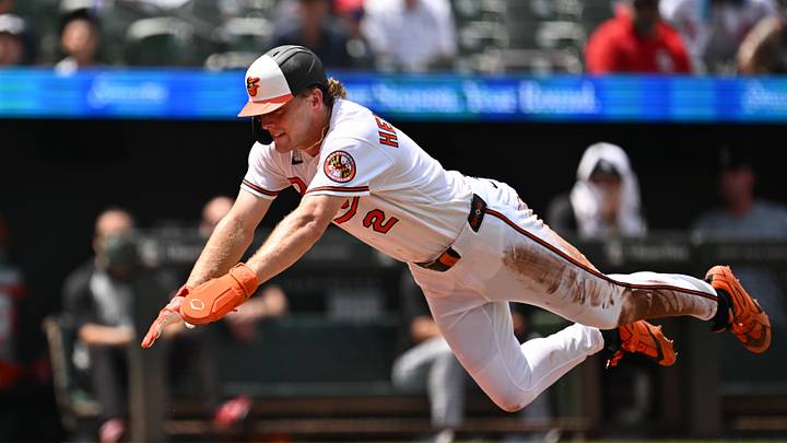 Jul 1, 2026; Baltimore, Maryland, USA; Baltimore Orioles infielder Gunnar Henderson (2) scores a run on a pass ball in the fifth inning against the Chicago White Sox at Oriole Park at Camden Yards. Mandatory Credit: Jamie Sabau-Imagn Images Jul 1, 2026; Baltimore, Maryland, USA; Baltimore Orioles infielder Gunnar Henderson (2) scores a run on a pass ball in the fifth inning against the Chicago White Sox at Oriole Park at Camden Yards. Mandatory Credit: Jamie Sabau-Imagn Images