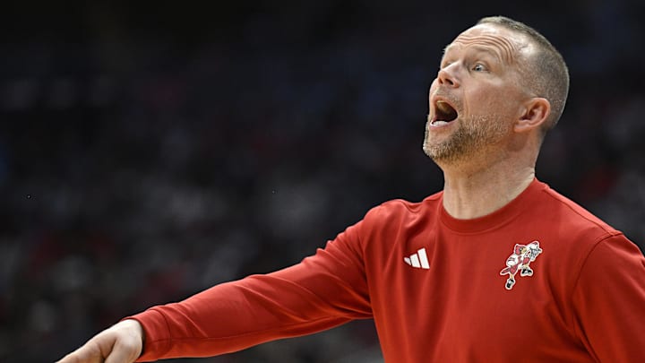 Jan 1, 2025; Louisville, Kentucky, USA; Louisville Cardinals head coach Pat Kelsey calls out instructions during the second half against the North Carolina Tar Heels at KFC Yum! Center. Jan 1, 2025; Louisville, Kentucky, USA; Louisville Cardinals head coach Pat Kelsey calls out instructions during the second half against the North Carolina Tar Heels at KFC Yum! Center.