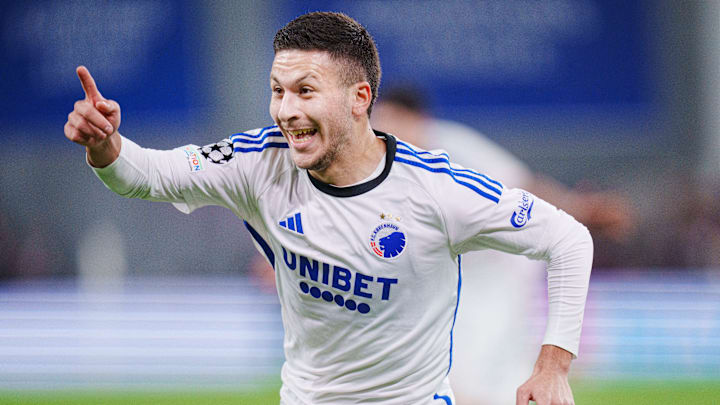 Ailier droit de formation, Roony Bardghji a inscrit son premier but en Ligue des champions contre Manchester United, c'était le 8 novembre 2023.