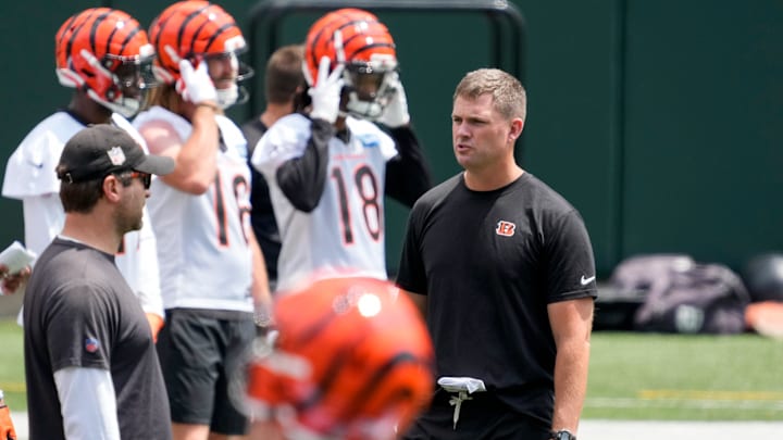 Cincinnati Bengals head coach Zac Taylor talks to the offense during an off-season workout inside