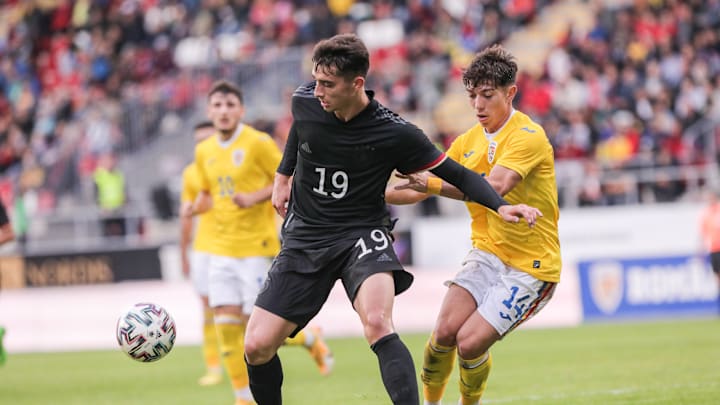 Thomas Kastanaras (Nummer 19), hier im Einsatz für die deutsche U20-Nationalmannschaft
