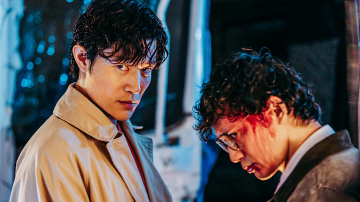 City Hunter. (L to R) Ryohei Suzuki as Ryo Saeba, Masanobu Ando as Hideyuki Makimura in City Hunter. Cr. Courtesy of Netflix © 2024