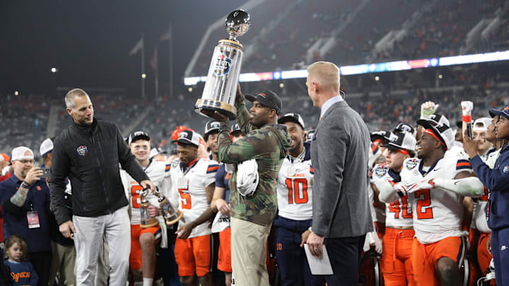 Dec 27, 2024; San Diego, CA, USA; Syracuse Orange head coach Fran Brown raises the Holiday Bowl trophy after defeating the Washington State Cougars after the game at Snapdragon Stadium. Mandatory Credit: Abe Arredondo-Imagn Images Dec 27, 2024; San Diego, CA, USA; Syracuse Orange head coach Fran Brown raises the Holiday Bowl trophy after defeating the Washington State Cougars after the game at Snapdragon Stadium. Mandatory Credit: Abe Arredondo-Imagn Images