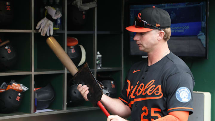Apr 5, 2026; Pittsburgh, Pennsylvania, USA; Baltimore Orioles first baseman Pete Alonso (25) prepares his bat in the dugout before the game against the Pittsburgh Pirates at PNC Park. Mandatory Credit: Charles LeClaire-Imagn Images Apr 5, 2026; Pittsburgh, Pennsylvania, USA; Baltimore Orioles first baseman Pete Alonso (25) prepares his bat in the dugout before the game against the Pittsburgh Pirates at PNC Park. Mandatory Credit: Charles LeClaire-Imagn Images