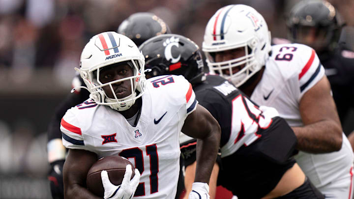 Arizona Wildcats running back Ismail Mahdi (21) runs for a touchdown in the first quarter of the NCAA football game between the Cincinnati Bearcats and Arizona Wildcats at Nippert Stadium in Cincinnati on Nov. 15, 2025. Arizona Wildcats running back Ismail Mahdi (21) runs for a touchdown in the first quarter of the NCAA football game between the Cincinnati Bearcats and Arizona Wildcats at Nippert Stadium in Cincinnati on Nov. 15, 2025.