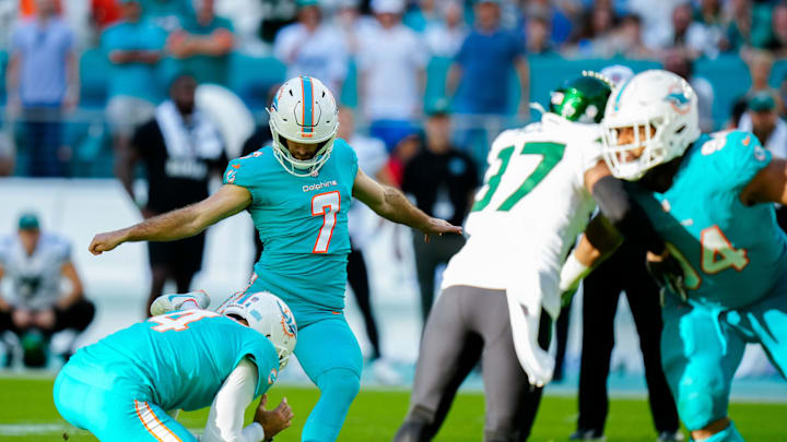 Miami Dolphins kicker Jason Sanders (7) kicks a field goal against the New York Jets during the second half at Hard Rock Stadium. Miami Dolphins kicker Jason Sanders (7) kicks a field goal against the New York Jets during the second half at Hard Rock Stadium.