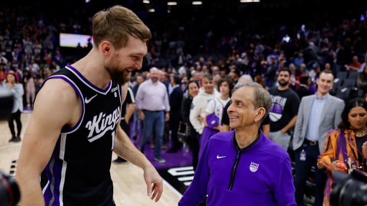Mar 25, 2024; Sacramento, California, USA; Sacramento Kings forward Domantas Sabonis (10) meets with Kings owner Vivek Ranadive after the game against the Philadelphia 76ers at Golden 1 Center. Mandatory Credit: Sergio Estrada-Imagn Images Mar 25, 2024; Sacramento, California, USA; Sacramento Kings forward Domantas Sabonis (10) meets with Kings owner Vivek Ranadive after the game against the Philadelphia 76ers at Golden 1 Center. Mandatory Credit: Sergio Estrada-Imagn Images