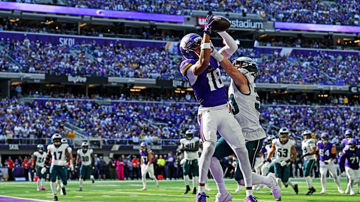 Oct 19, 2025; Minneapolis, Minnesota, USA; Minnesota Vikings wide receiver Justin Jefferson (18) is unable to make a catch during the second half after being blocked by Philadelphia Eagles cornerback Cooper Dejean (33) at U.S. Bank Stadium. Oct 19, 2025; Minneapolis, Minnesota, USA; Minnesota Vikings wide receiver Justin Jefferson (18) is unable to make a catch during the second half after being blocked by Philadelphia Eagles cornerback Cooper Dejean (33) at U.S. Bank Stadium.