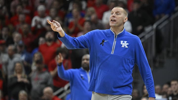 Nov 11, 2025; Louisville, Kentucky, USA; Kentucky Wildcats head coach Mark Pope calls out instructions during the first half against the Louisville Cardinals at KFC Yum! Center. Mandatory Credit: Jamie Rhodes-Imagn Images Nov 11, 2025; Louisville, Kentucky, USA; Kentucky Wildcats head coach Mark Pope calls out instructions during the first half against the Louisville Cardinals at KFC Yum! Center. Mandatory Credit: Jamie Rhodes-Imagn Images