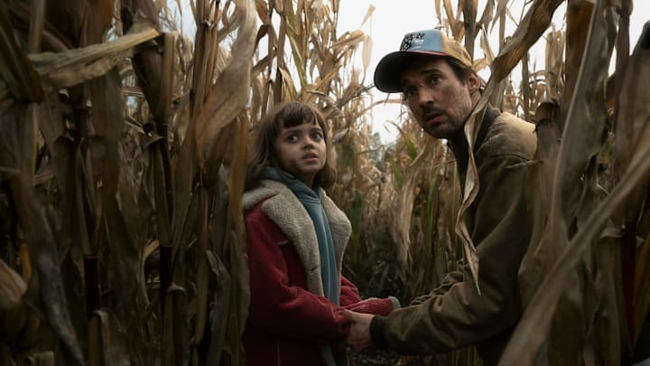 Yuna Bennett as Carlotta Groth and Florian David Fitz as Sven Groth on the set of Das Signal, Courtesy of Netflix 2023