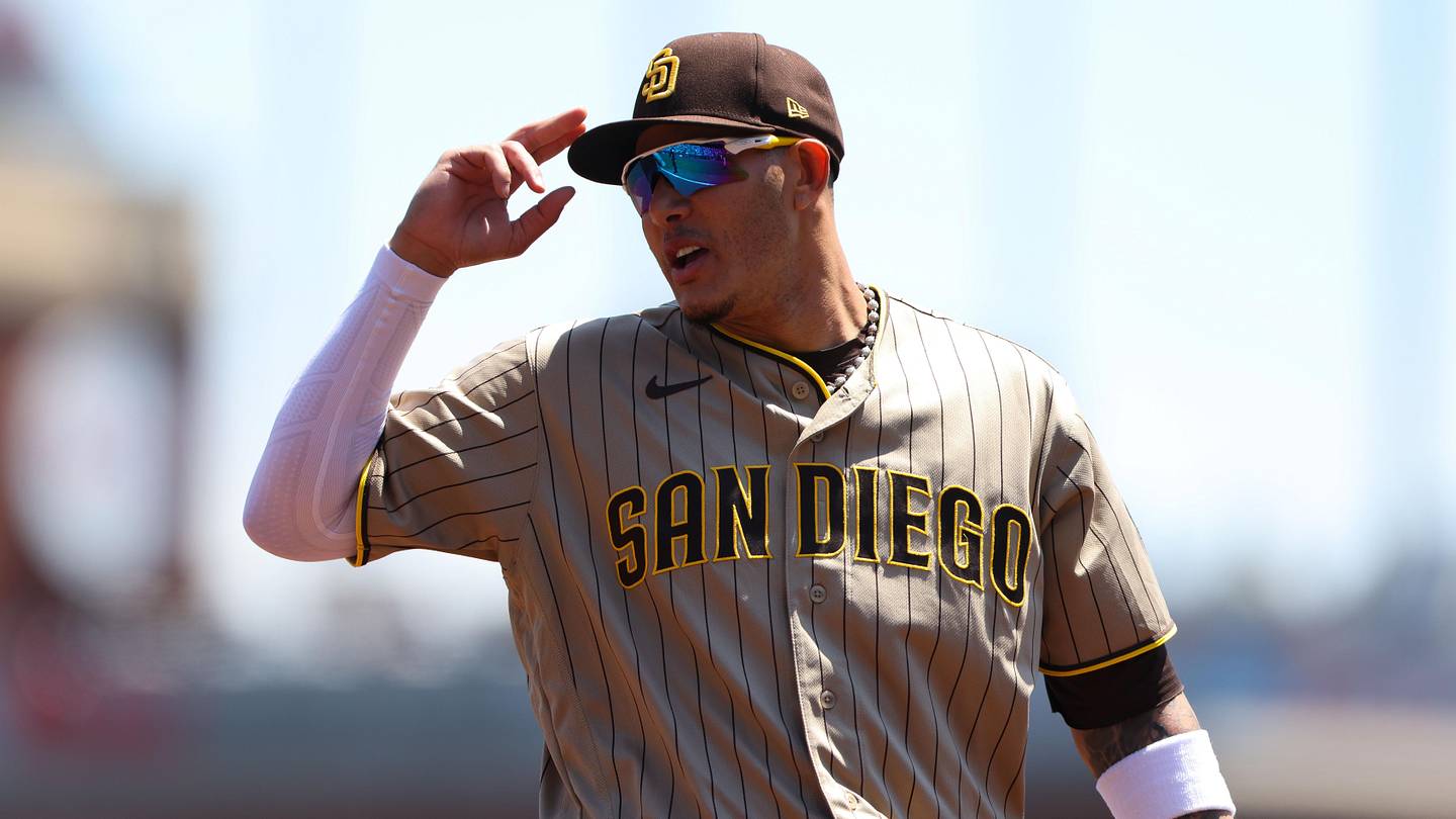 Padres' flawed first place start should make Dodgers fans deeply uncomfortable